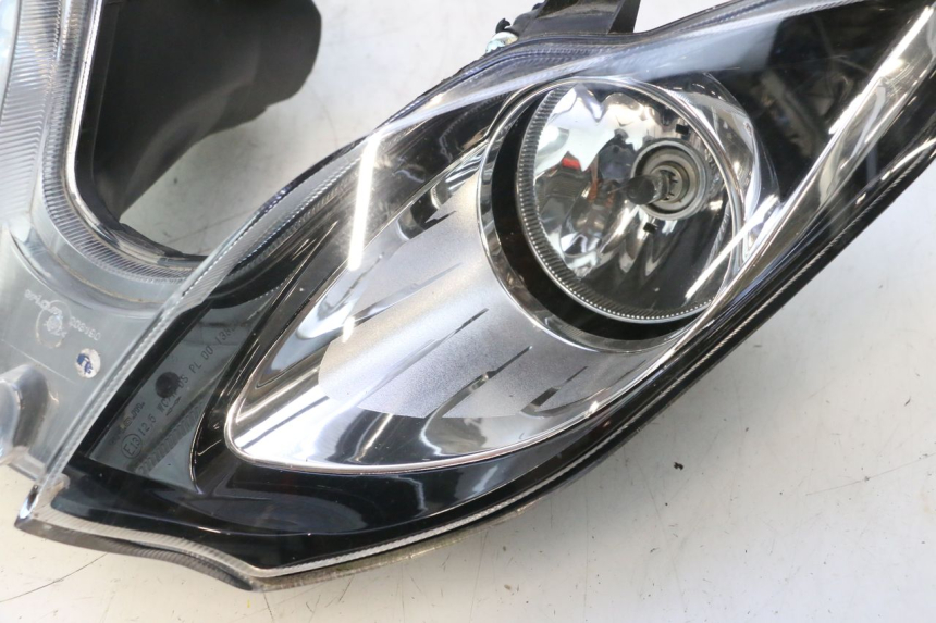 photo de VOORKOPLAMP PIAGGIO MP3 500 (2016 - 2018) - Bevestigingspunten