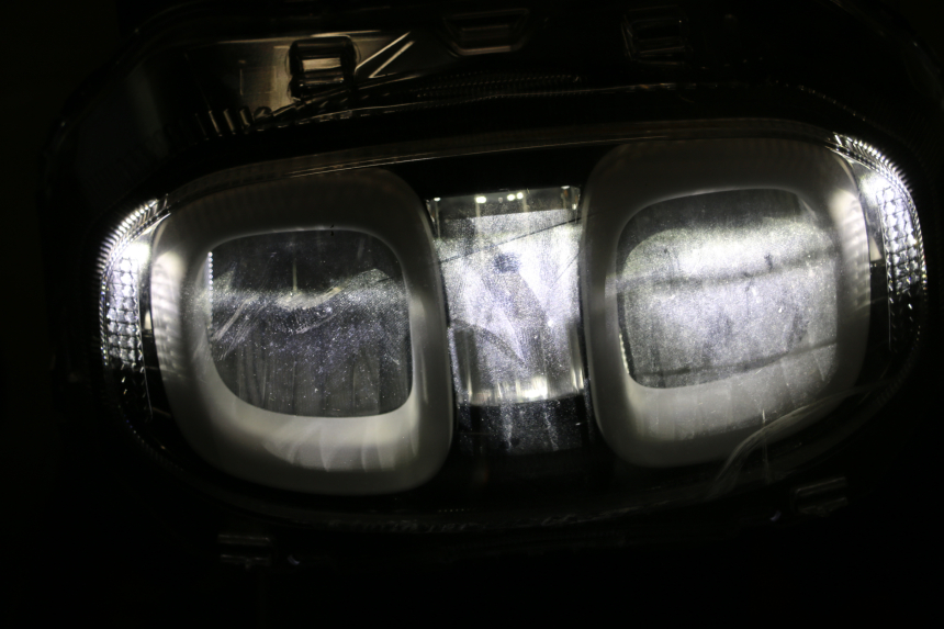 photo de VOORKOPLAMP YAMAHA NEO'S CORE 1 (2022 - 2026) - Visuele inspectie