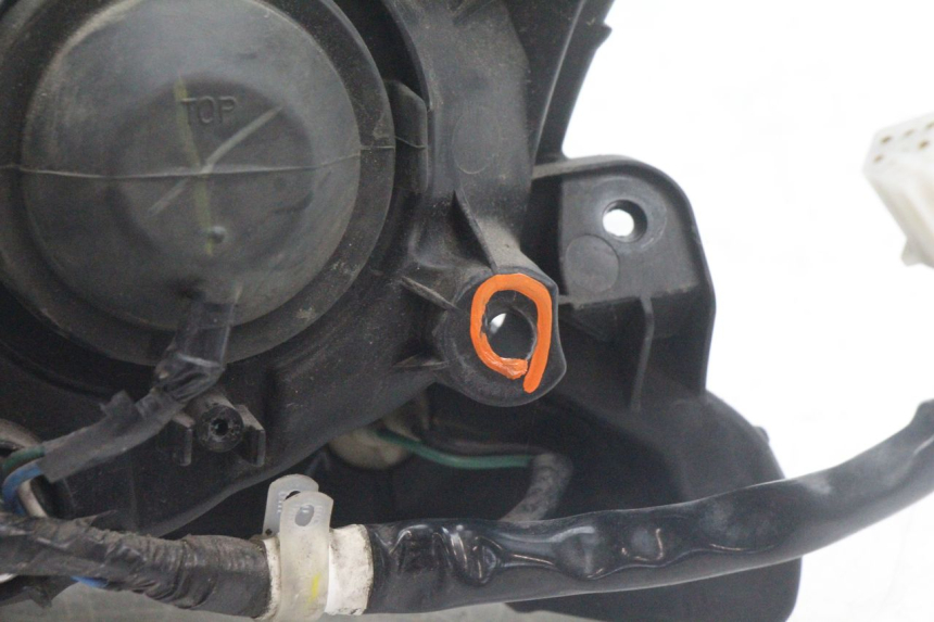 photo de VOORKOPLAMP HONDA PCX (JF28) 125 (2009 - 2011) - Bevestigingspunten