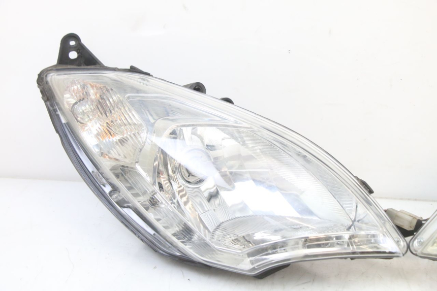 photo de KOPLAMP VOORZIJDE PEUGEOT SATELIS 125 (2013 - 2018) - Detail van het onderdeel