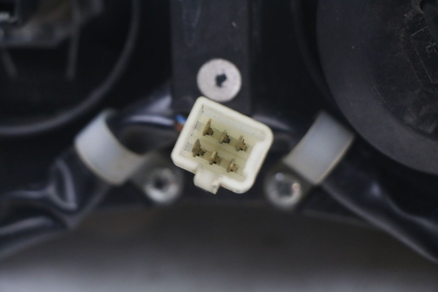 photo de VOORKOPLAMP PIAGGIO BEVERLY 125 (1998 - 2005) - Bevestigingspunten