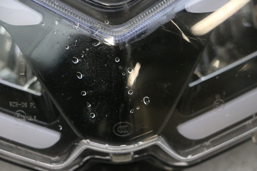 photo de VOORKNIPPERLICHT JM MOTORS R-MAX TECH 50 (2024 - 2026) - Focus op structuur