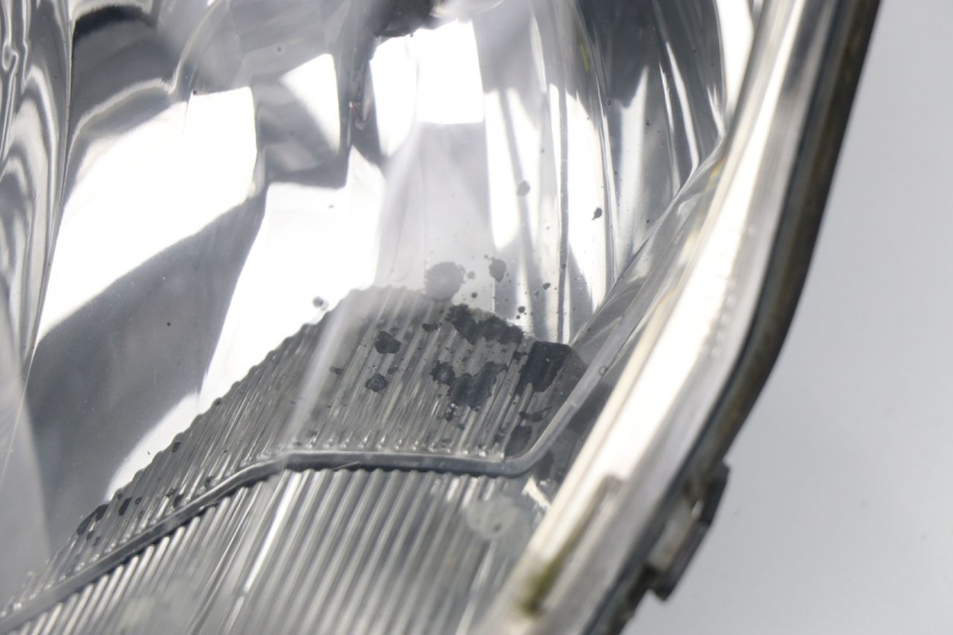 photo de VOORKOPLAMP PEUGEOT SATELIS COMPRESSOR K15 125 (2006 - 2009) - Focus op structuur