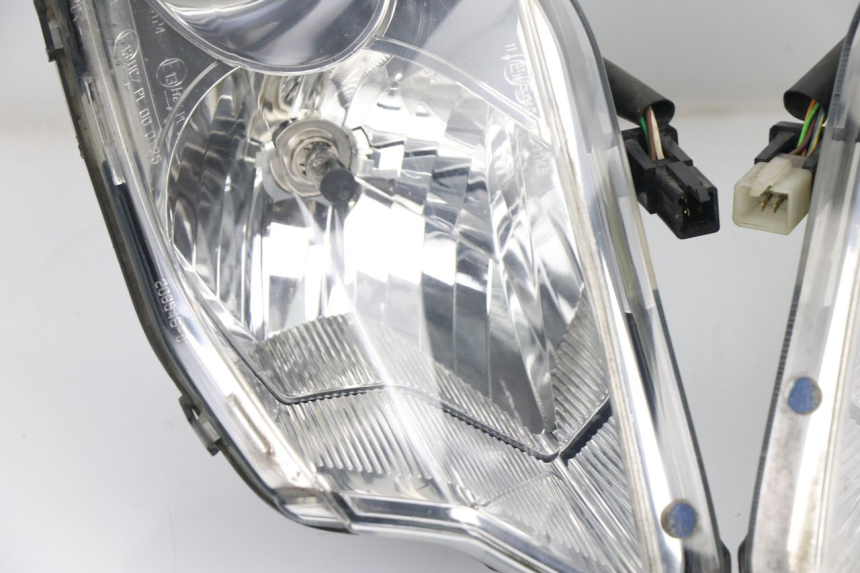 photo de VOORKOPLAMP PEUGEOT SATELIS COMPRESSOR K15 125 (2006 - 2009) - Zoom op kwaliteit