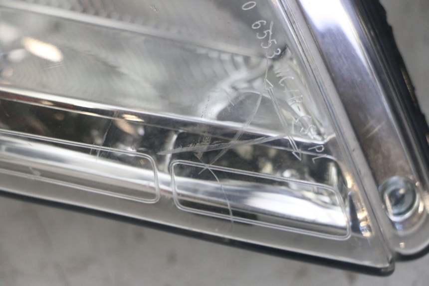 photo de KOPLAMP VOORZIJDE PEUGEOT SATELIS 125 (2013 - 2018) - Detail van het onderdeel