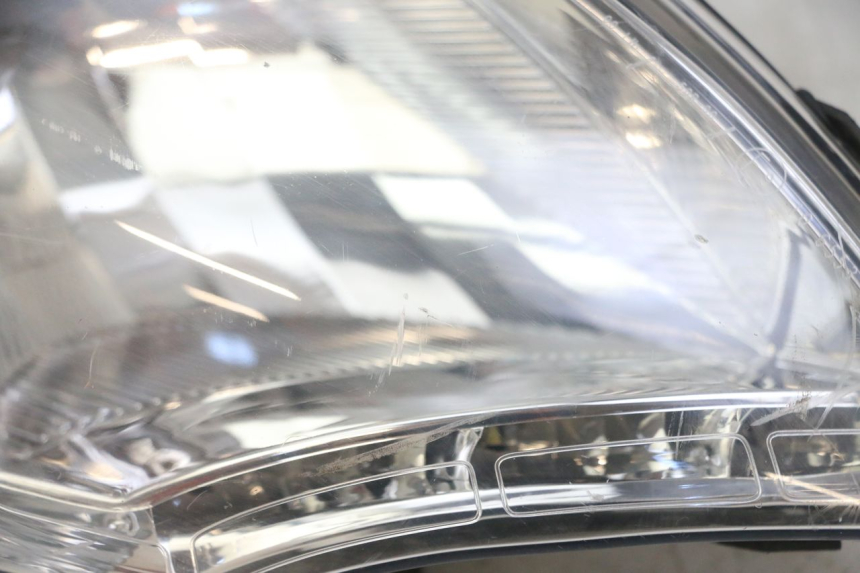 photo de KOPLAMP VOORZIJDE PEUGEOT SATELIS 125 (2013 - 2018) - Productaanzicht