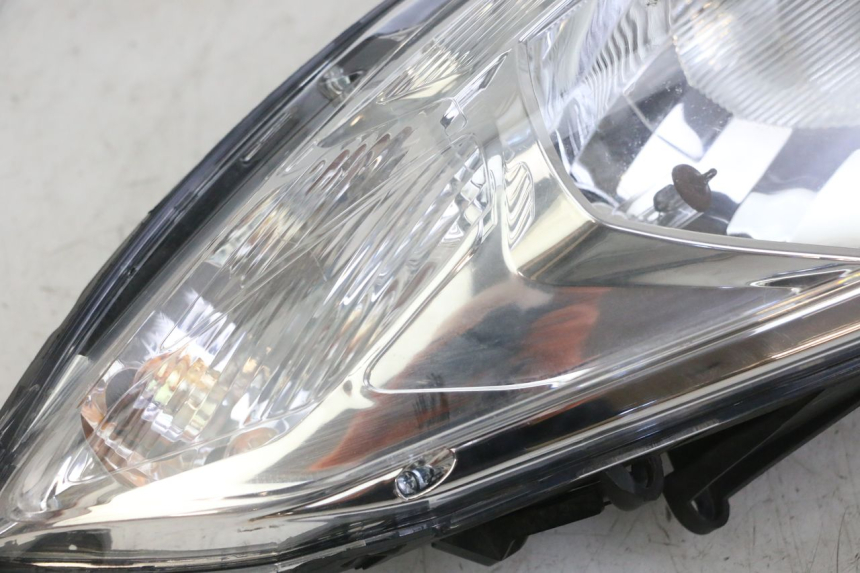 photo de KOPLAMP VOORZIJDE PEUGEOT SATELIS 125 (2013 - 2018) - Detail van het onderdeel