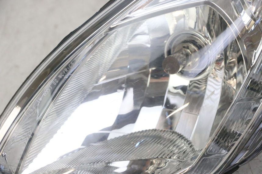 photo de KOPLAMP VOORZIJDE PEUGEOT SATELIS 125 (2013 - 2018) - Technische close-up