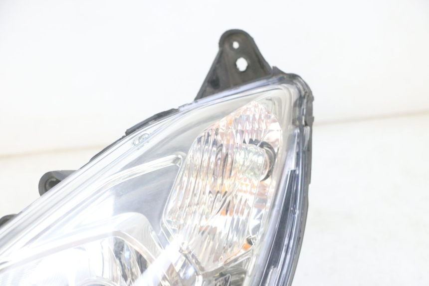 photo de KOPLAMP VOORZIJDE PEUGEOT SATELIS 125 (2013 - 2018) - Bevestigingspunten