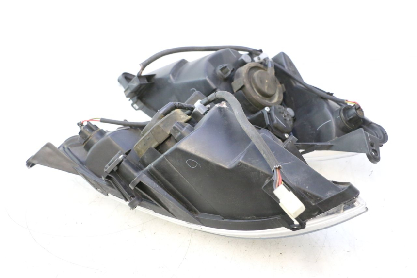photo de KOPLAMP VOORZIJDE PEUGEOT SATELIS 125 (2013 - 2018) - Detail van het onderdeel