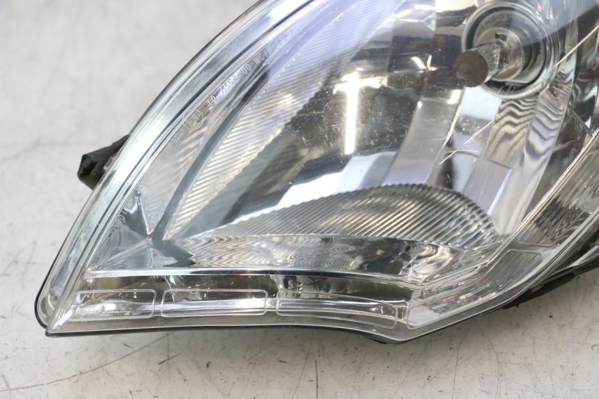 photo de KOPLAMP VOORZIJDE PEUGEOT SATELIS 125 (2013 - 2018) - Zoom op componenten