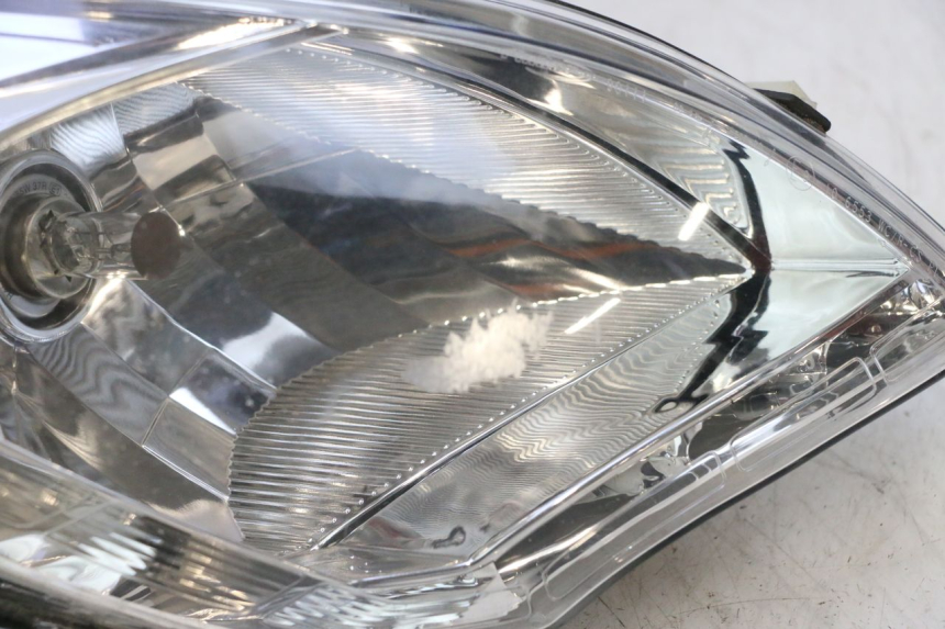 photo de KOPLAMP VOORZIJDE PEUGEOT SATELIS 125 (2013 - 2018) - Detailaanzicht
