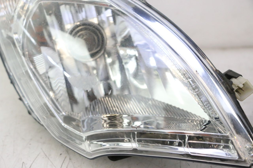 photo de KOPLAMP VOORZIJDE PEUGEOT SATELIS 125 (2013 - 2018) - Detail van het onderdeel