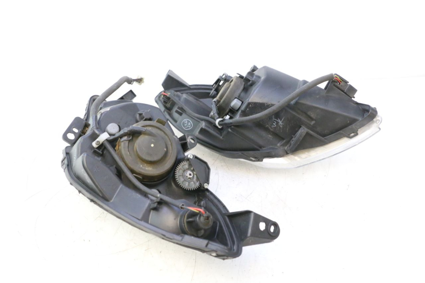 photo de KOPLAMP VOORZIJDE PEUGEOT SATELIS 125 (2013 - 2018) - Andere kijkhoek