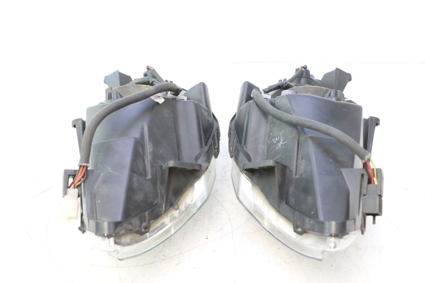 photo de KOPLAMP VOORZIJDE PEUGEOT SATELIS 125 (2013 - 2018) - Staat van het oppervlak