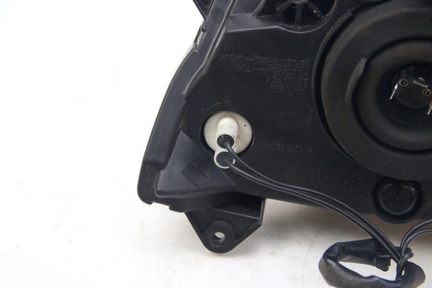 photo de VOORKOPLAMP SUZUKI SIXTEEN 125 (2008 - 2010) - Focus op structuur