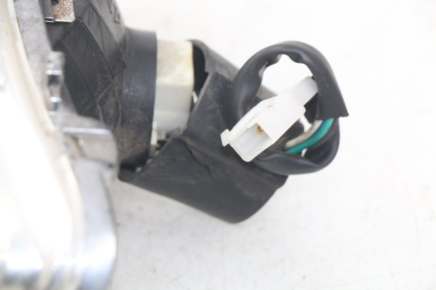 photo de VOORKOPLAMP FYM STRADA 50 (2007 - 2014) - Detail van het onderdeel