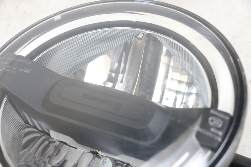 photo de VOORLICHT HUSQVARNA SVARTPILEN 401 (2018 - 2023) - Gecontroleerd onderdeel