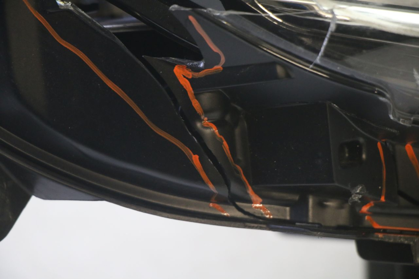 photo de VOORKOPLAMP YAMAHA TRICITY 300 (2020 - 2024) - Bevestigingspunten