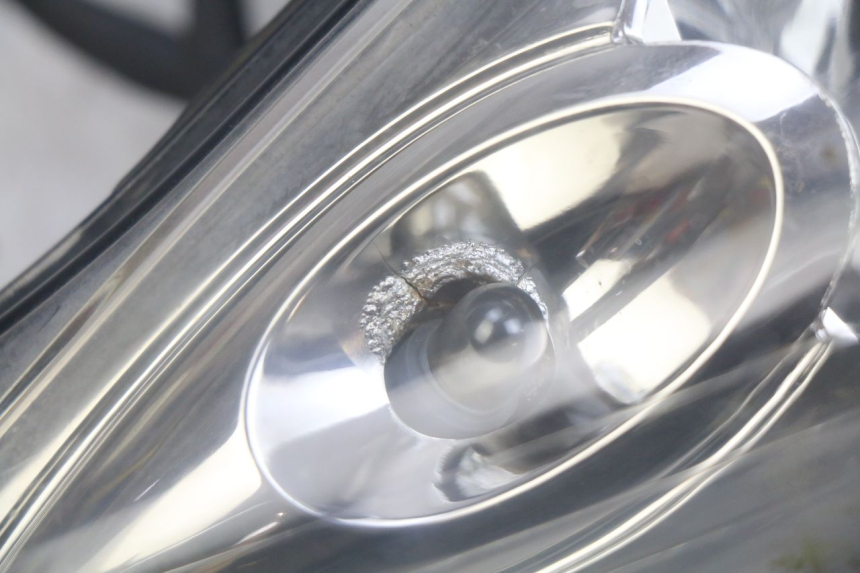 photo de VOORLICHT YAMAHA XMAX X-MAX 125 (2006 - 2009) - Zoom op componenten