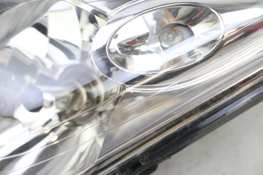 photo de VOORLICHT YAMAHA XMAX X-MAX 125 (2006 - 2009) - Bevestigingspunten