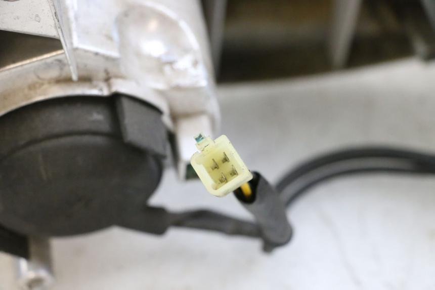 photo de VOORLICHT YAMAHA X-MAX XMAX 125 (2010 - 2013) - Bevestigingspunten