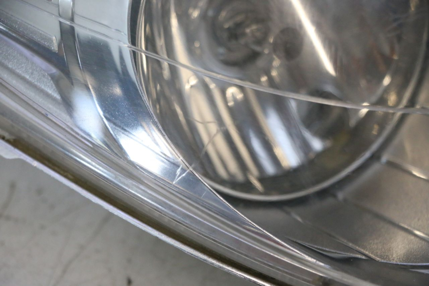 photo de VOORKOPLAMP YAMAHA YP MAJESTY 125 (2007 - 2010) - Zoom op componenten