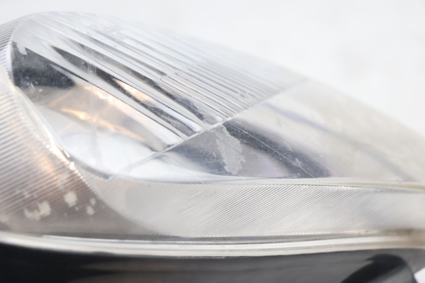 photo de VOORKOPLAMP YAMAHA YP MAJESTY 125 (2002 - 2006) - Zoom op gebruiksstaat