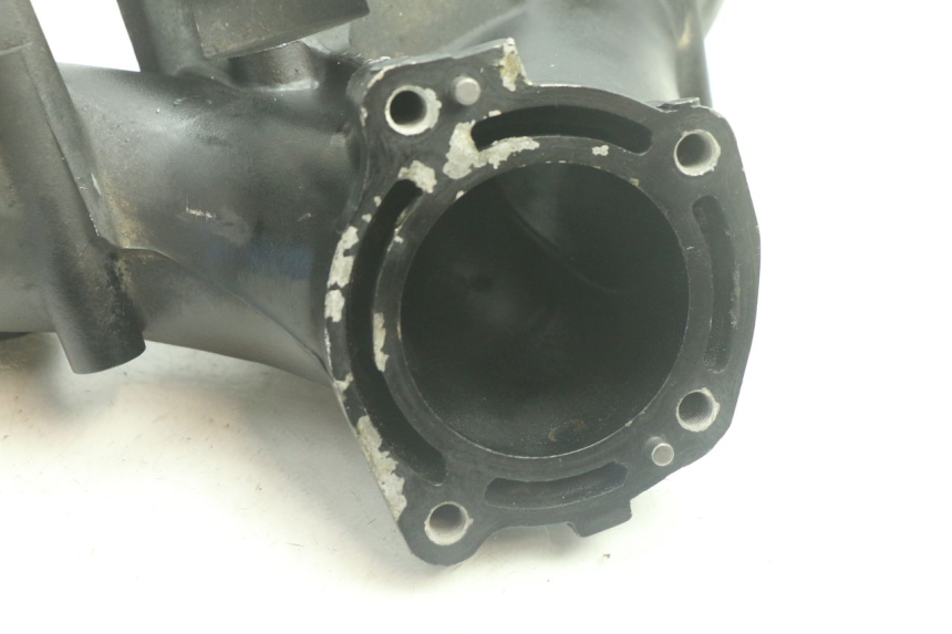 photo de AANZUIGBUI YAMAHA WAVE RUNNER GP R 1200 (2000 - 2003) - Andere kijkhoek