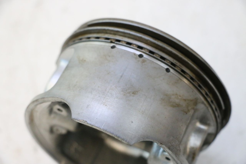 photo de PISTON SUZUKI DR S 600 (1985 - 1989) - Technische close-up