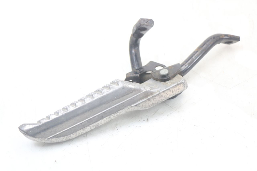 photo de PLAAT VOETSTEUN ACHTER RECHTS JONWAY AZTRAL 125 (2008 - 2017) - Detail van het onderdeel