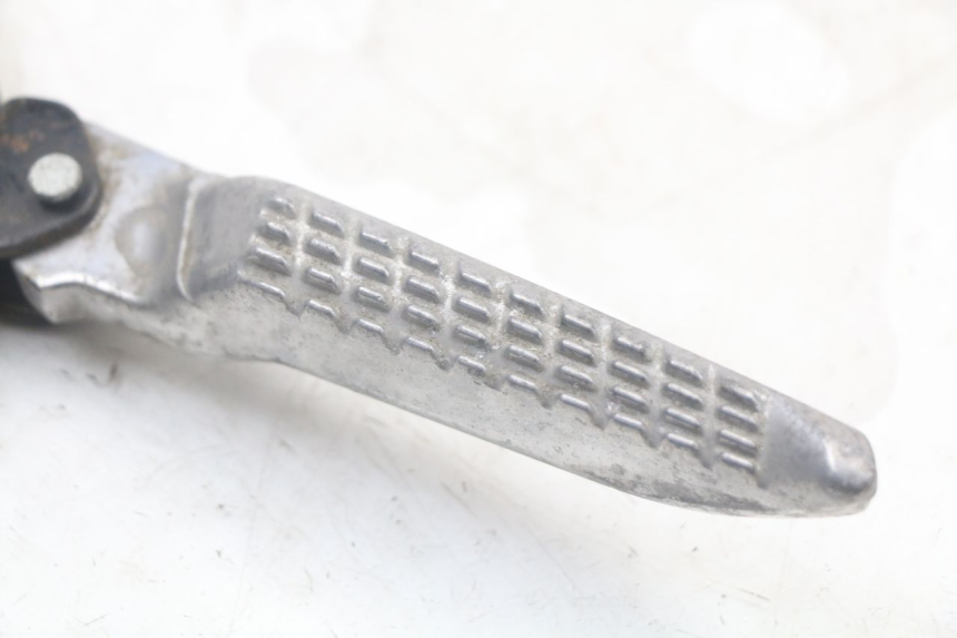 photo de PLAAT VOETSTEUN ACHTER RECHTS JONWAY AZTRAL 125 (2008 - 2017) - Andere kijkhoek