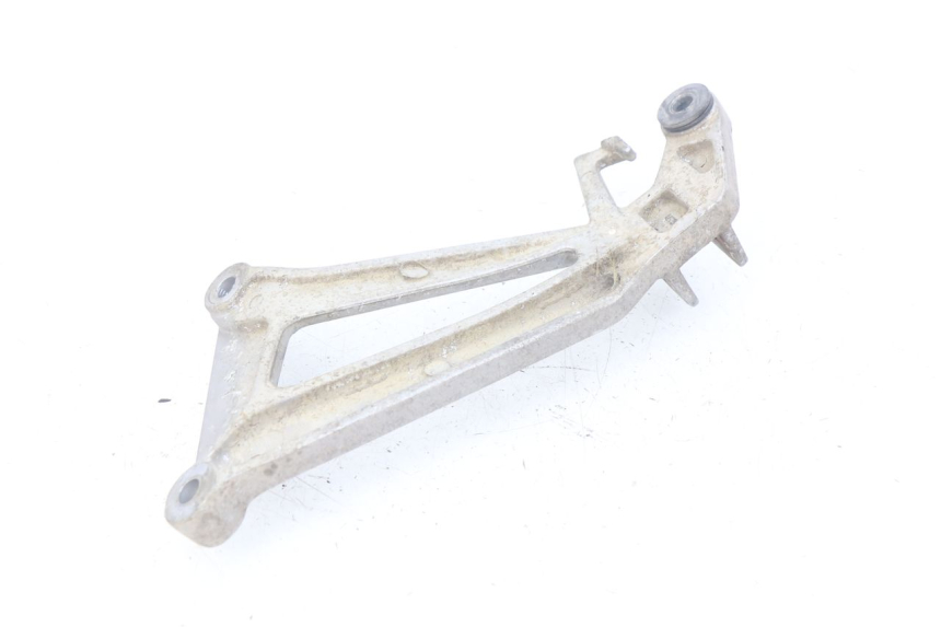 photo de PLAAT VOETSTEUN ACHTER RECHTS HONDA CBR R 125 (2003 - 2006) - Zoom op gebruiksstaat