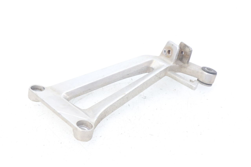 photo de PLAAT VOETSTEUN ACHTER RECHTS HONDA CBR R 125 (2003 - 2006) - Andere kijkhoek