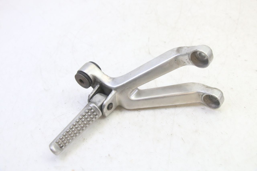 photo de PLAAT VOETSTEUN ACHTER RECHTS HONDA CBR RR FIREBLADE 900 (1992 - 1994) - Zoom op gebruiksstaat