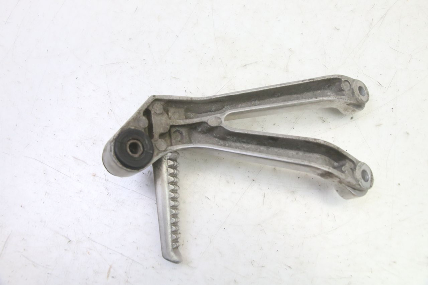 photo de PLAAT VOETSTEUN ACHTER RECHTS HONDA CBR RR FIREBLADE 900 (1992 - 1994) - Overzicht