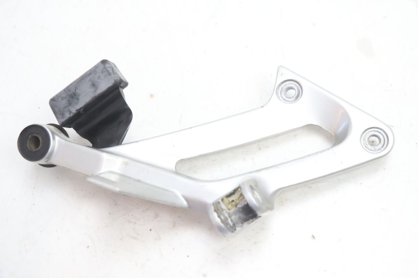 photo de RECHTE ACHTERSTE VOETSTEUNPLAAT YAMAHA FJR 1300 (2001 - 2005) - Detail van het onderdeel