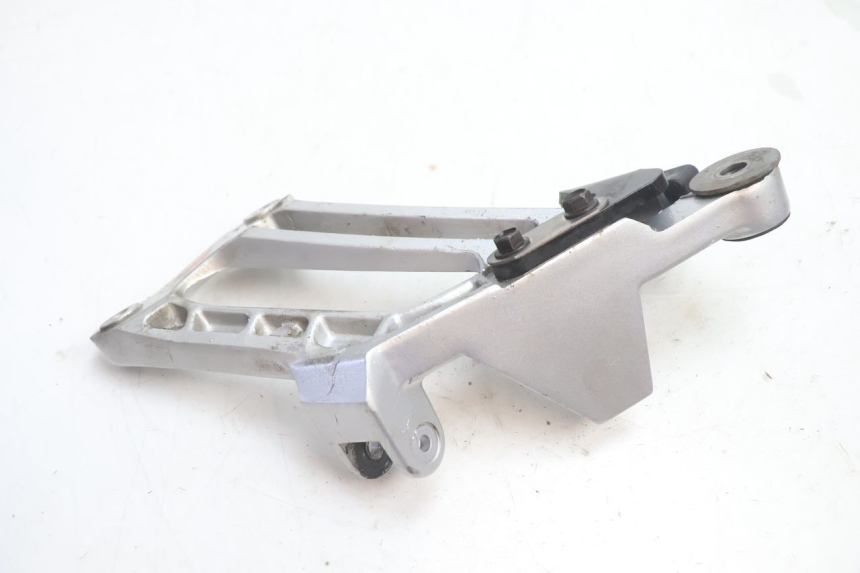 photo de RECHTE ACHTERSTE VOETSTEUNPLAAT YAMAHA FJR 1300 (2001 - 2005) - Andere kijkhoek