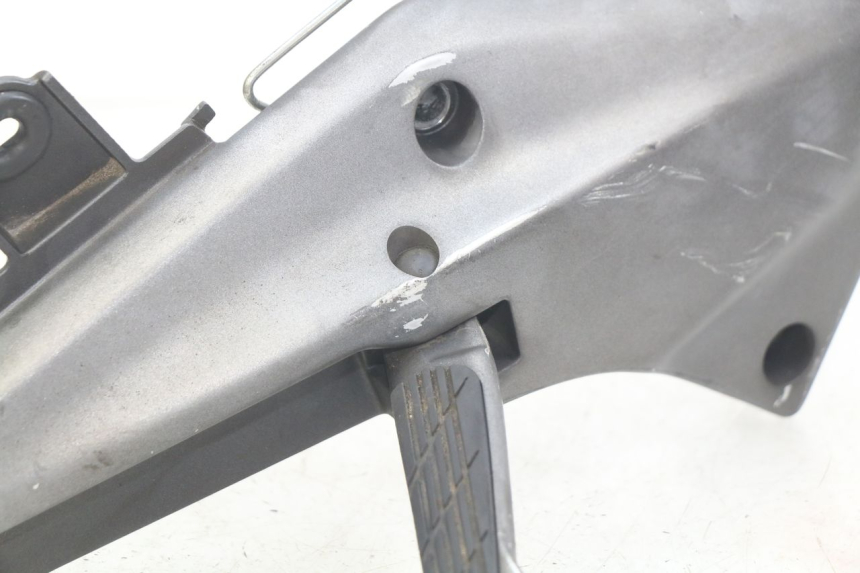 photo de PLAAT VOETSTEUN ACHTER RECHTS HONDA FJS SILVERWING SILVER WING 400 (2009 - 2016) - Overzicht