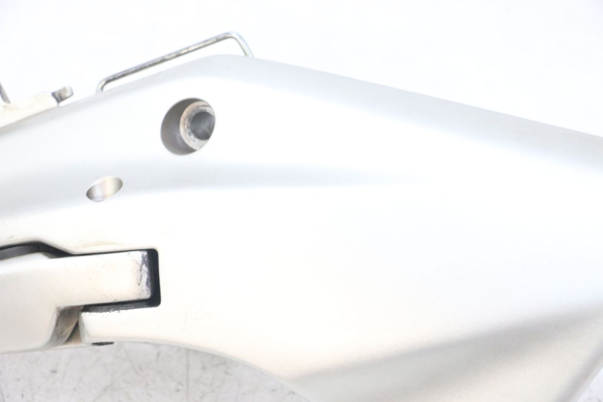 photo de PLAAT VOETSTEUN ACHTER RECHTS HONDA FJS SILVERWING SILVER WING 600 (2001 - 2010) - Markeringen en referenties