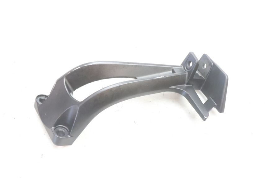 photo de PLAAT VOETSTEUN ACHTER RECHTS YAMAHA FZ8 800 (2010 - 2016) - Andere kijkhoek