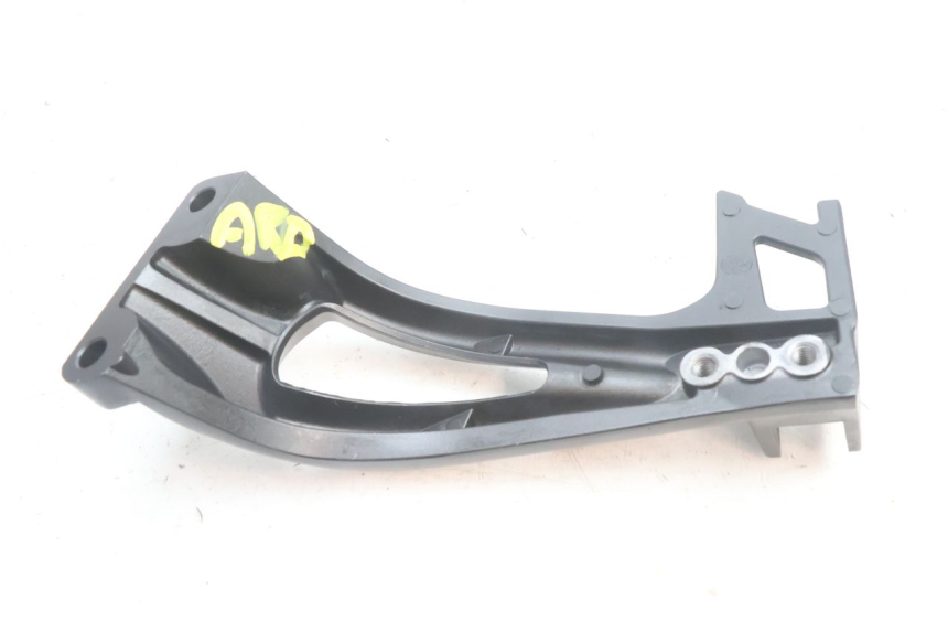photo de PLAAT VOETSTEUN ACHTER RECHTS YAMAHA FZ8 800 (2010 - 2016) - Staat van het oppervlak