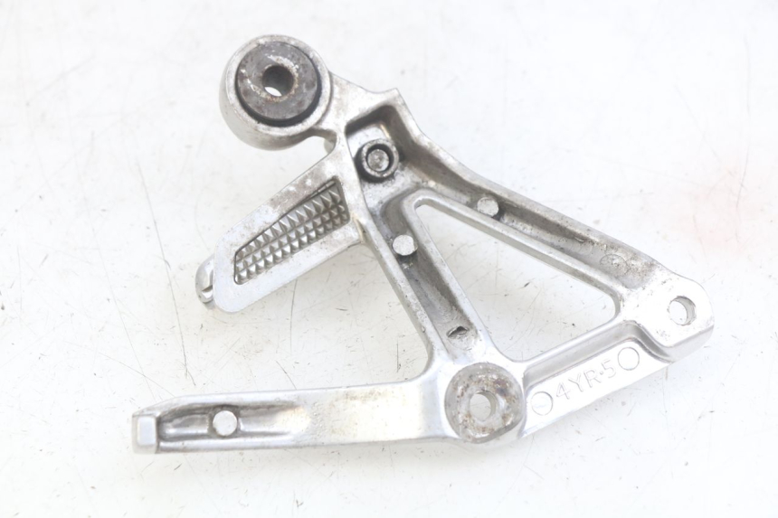 photo de PLAAT VOETSTEUN ACHTER RECHTS YAMAHA FZS FAZER 600 (1998 - 2001) - Detail van het onderdeel