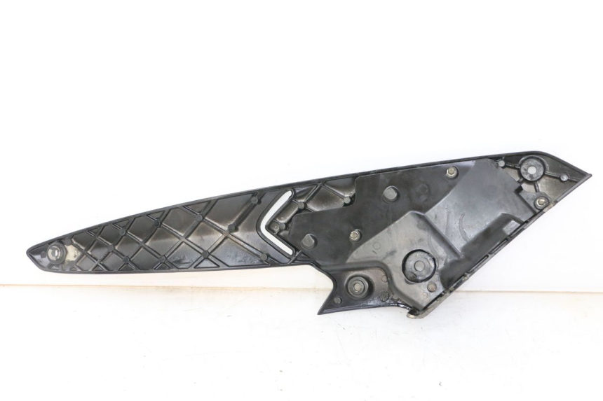 photo de PLAAT VOETSTEUN ACHTER RECHTS GILERA NEXUS 300 (2008 - 2013) - Andere kijkhoek