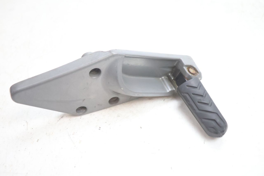 photo de RECHTE ACHTERSTE VOETSTEUNPLAAT GILERA GP 800 (2007 - 2013) - Hoofdaanzicht