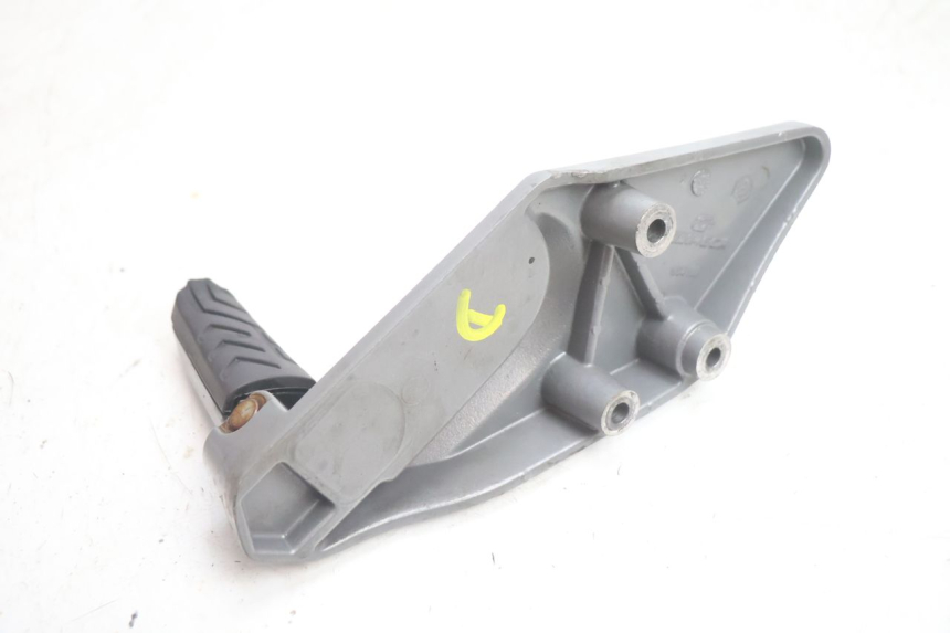 photo de RECHTE ACHTERSTE VOETSTEUNPLAAT GILERA GP 800 (2007 - 2013) - Productaanzicht