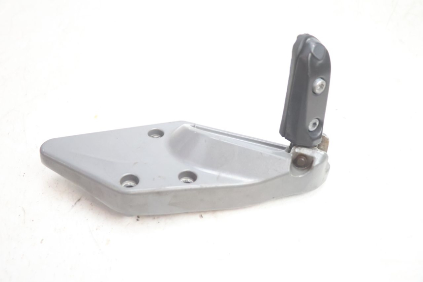 photo de RECHTE ACHTERSTE VOETSTEUNPLAAT GILERA GP 800 (2007 - 2013) - Andere kijkhoek