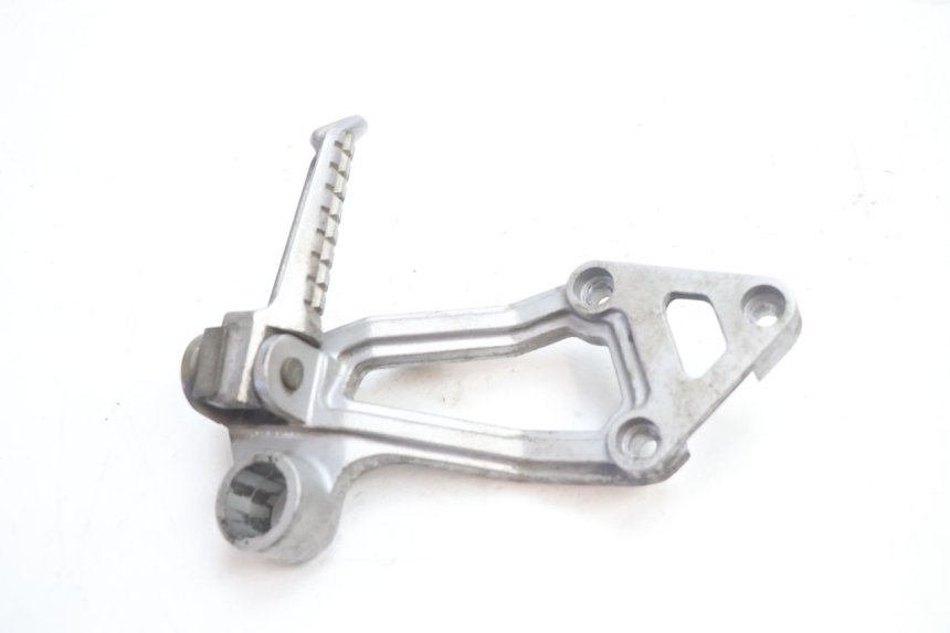 photo de RECHTE ACHTERSTE VOETSTEUNPLAAT KAWASAKI GPX F ZX750F 750 (1986 - 1990) - Zoom op gebruiksstaat