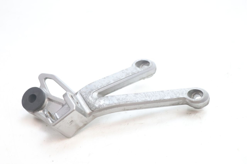 photo de RECHTE ACHTERSTE VOETSTEUNPLAAT SUZUKI GSF N BANDIT 1200 (2001 - 2005) - Detail van het onderdeel