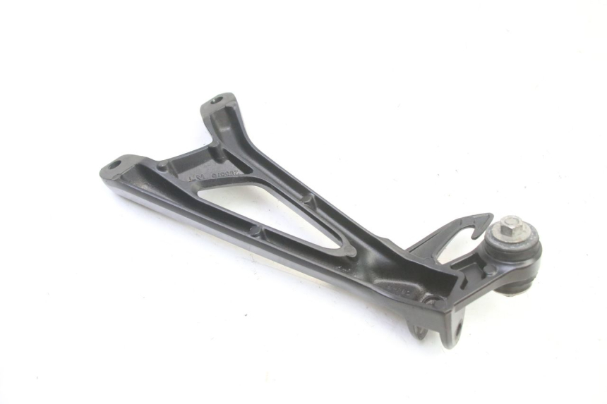 photo de PLAAT VOETSTEUN ACHTER RECHTS SUZUKI GSR 750 (2011 - 2017) - Andere kijkhoek